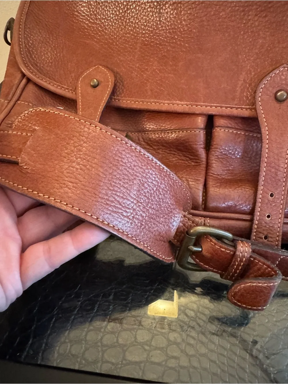 Levenger Tusting Clipper Leather Messenger Bag Made In England